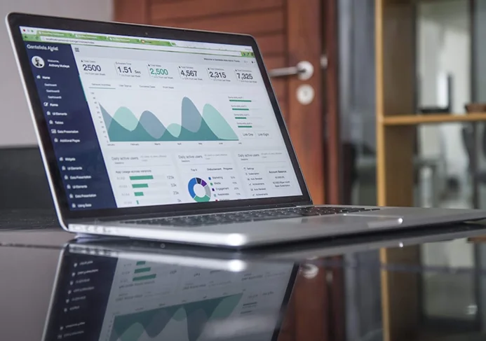 Computer with data analysis